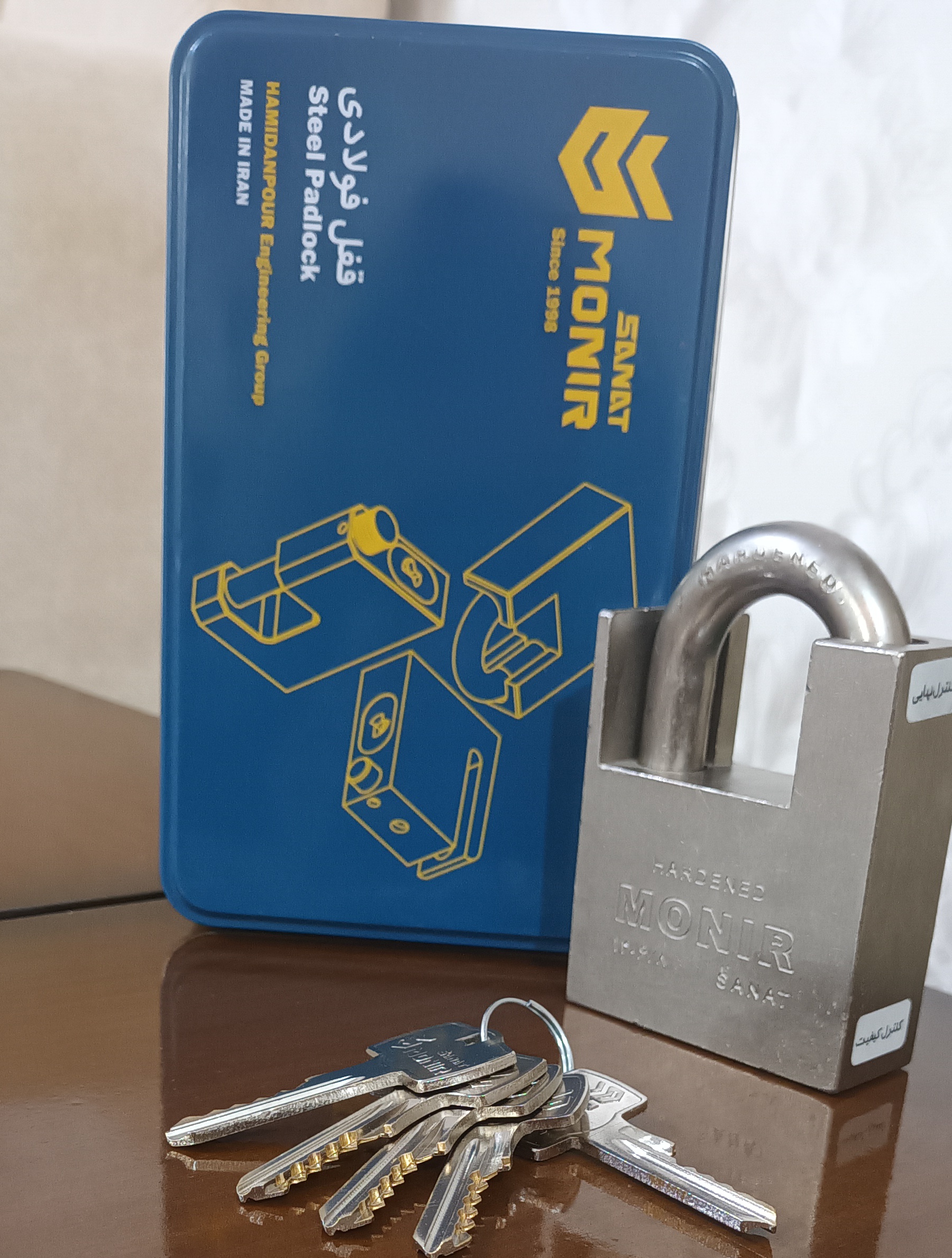 قفل آویز گارددار منیر