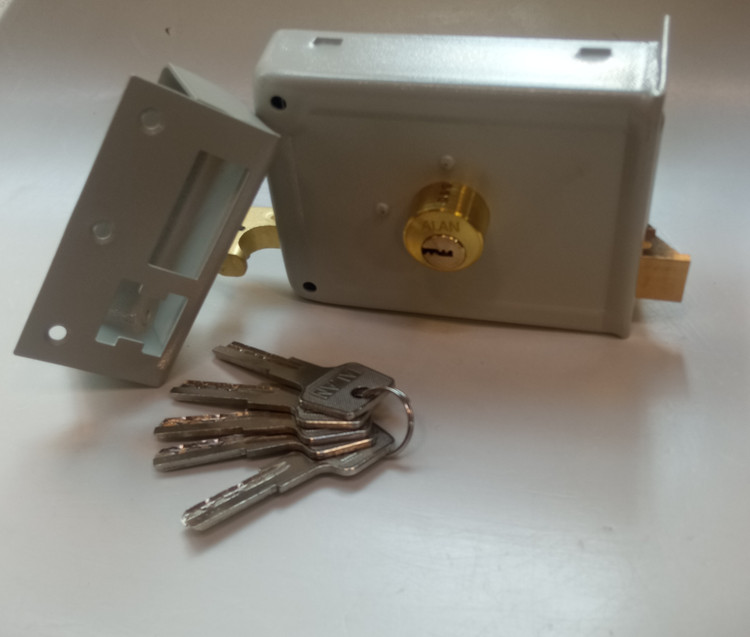 قفل حیاطی طرح ایزو